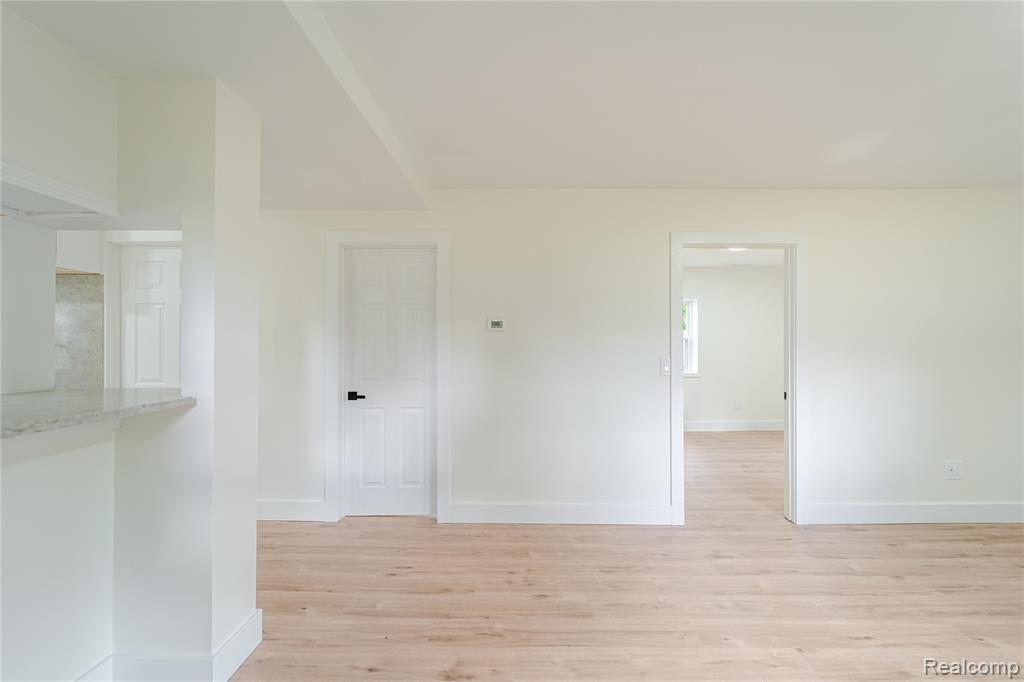 6194 Wilson Drive, Waterford, MI 48329 — Photo 10