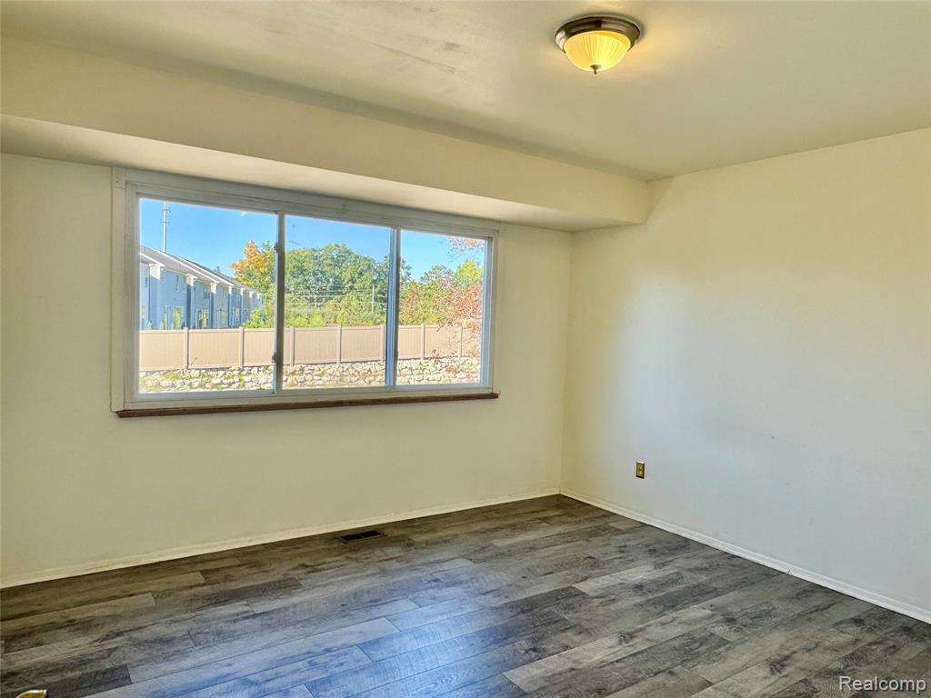 852 N Main Street, Milford, MI 48381 — Photo 9