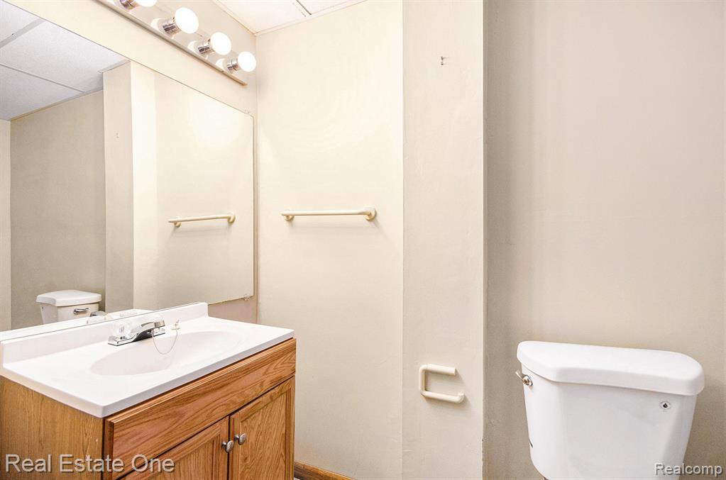 6281 Quaker Hill Drive, West Bloomfield, MI — Photo 24