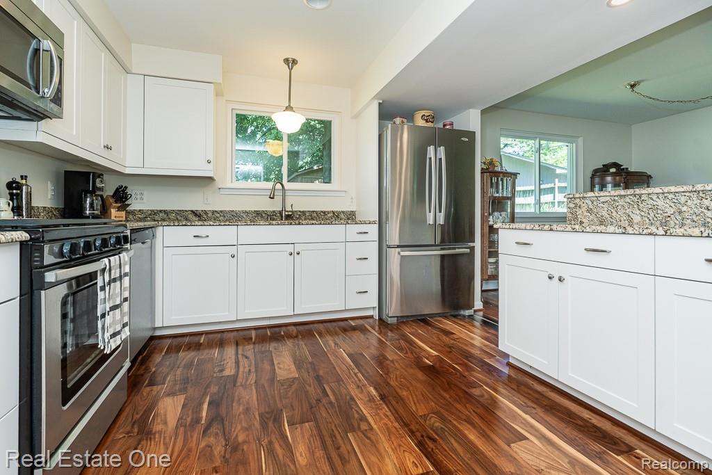4644 Charest Avenue, Waterford, MI 48327 — Photo 24