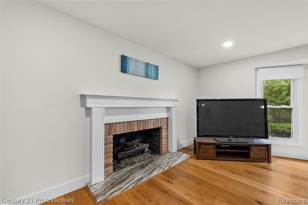 745 Hawthorne Drive, Bloomfield Hills, MI 48304 — Photo 14