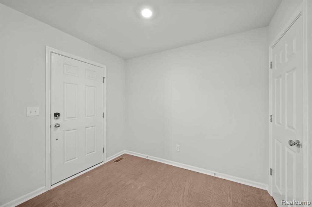 4286 Oak Street, Grand Blanc, MI 48439 — Photo 10