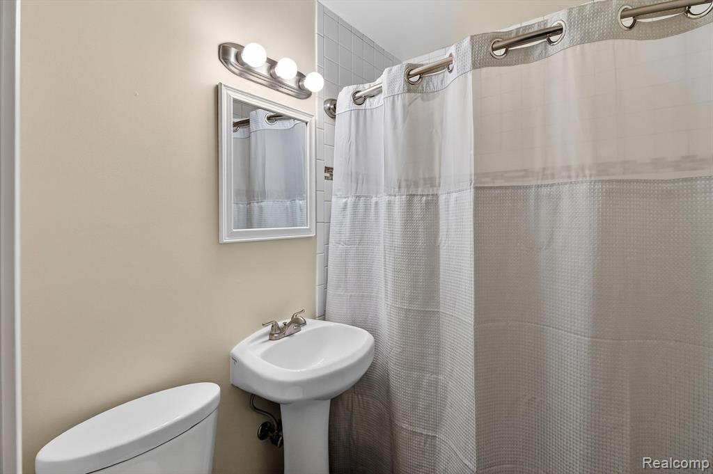 6337 Richalle Street, Brighton, MI 48116 — Photo 24