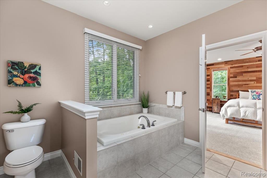 15301 Oak Hollow Drive, Holly, MI 48442 — Photo 32