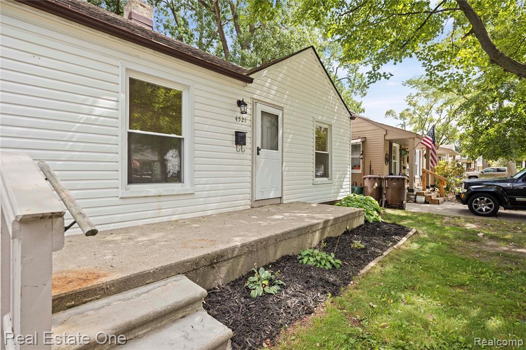 4521 COLUMBUS Street, Wayne, MI 48184 — Photo 3