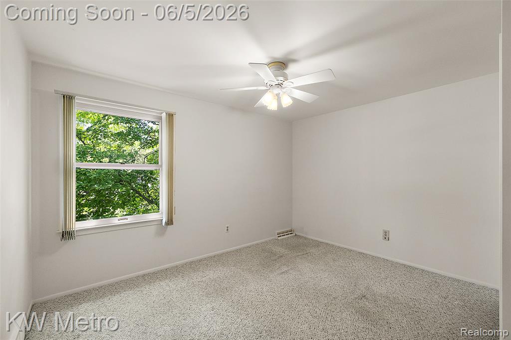 7036 Lindenmere Drive, Bloomfield Hills, MI 48301 — Photo 22