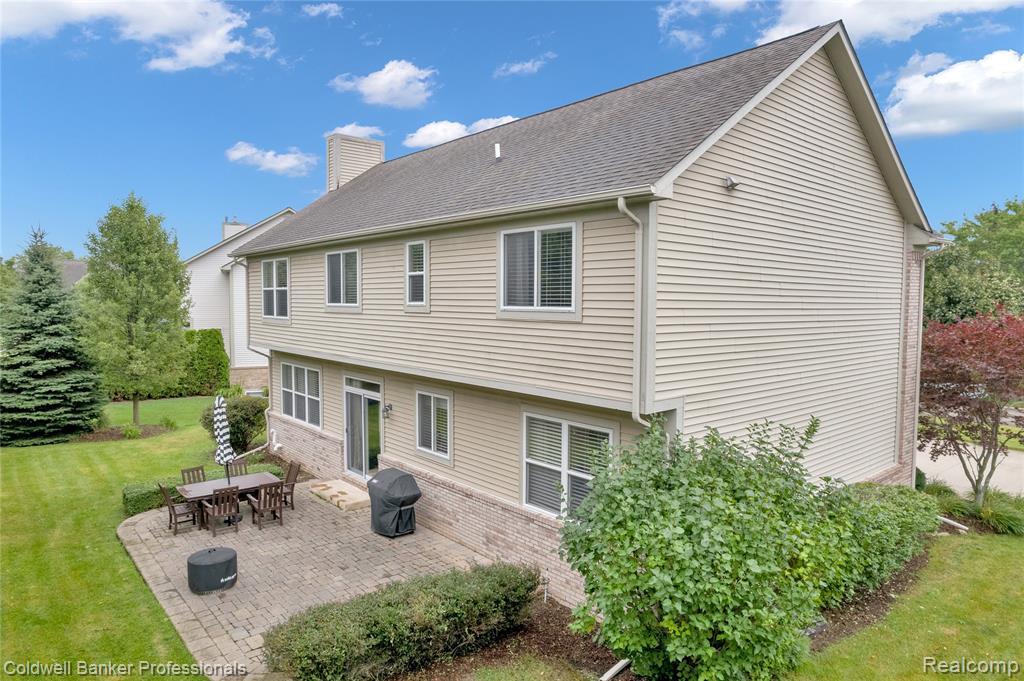 597 Bay Pointe Drive, Oxford, MI 48371 — Photo 32