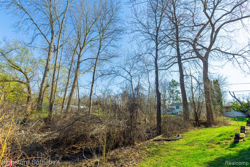 1105 Oregon Boulevard, Waterford, MI 48327 — Photo 8