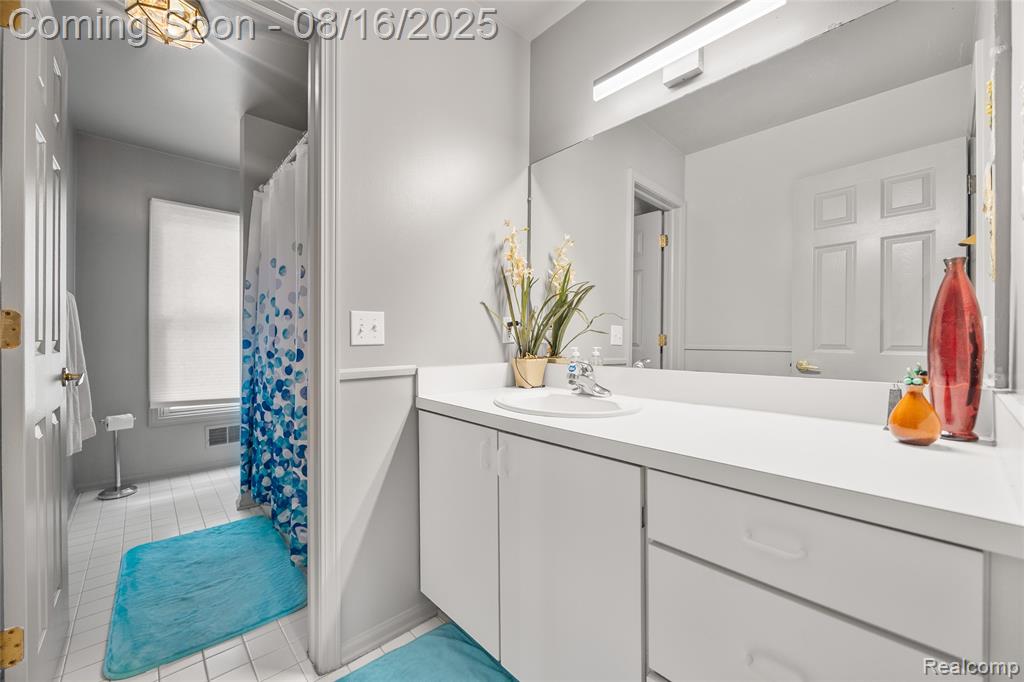 7085 Hickory Hollow Circle, Clarkston, MI 48348 — Photo 39