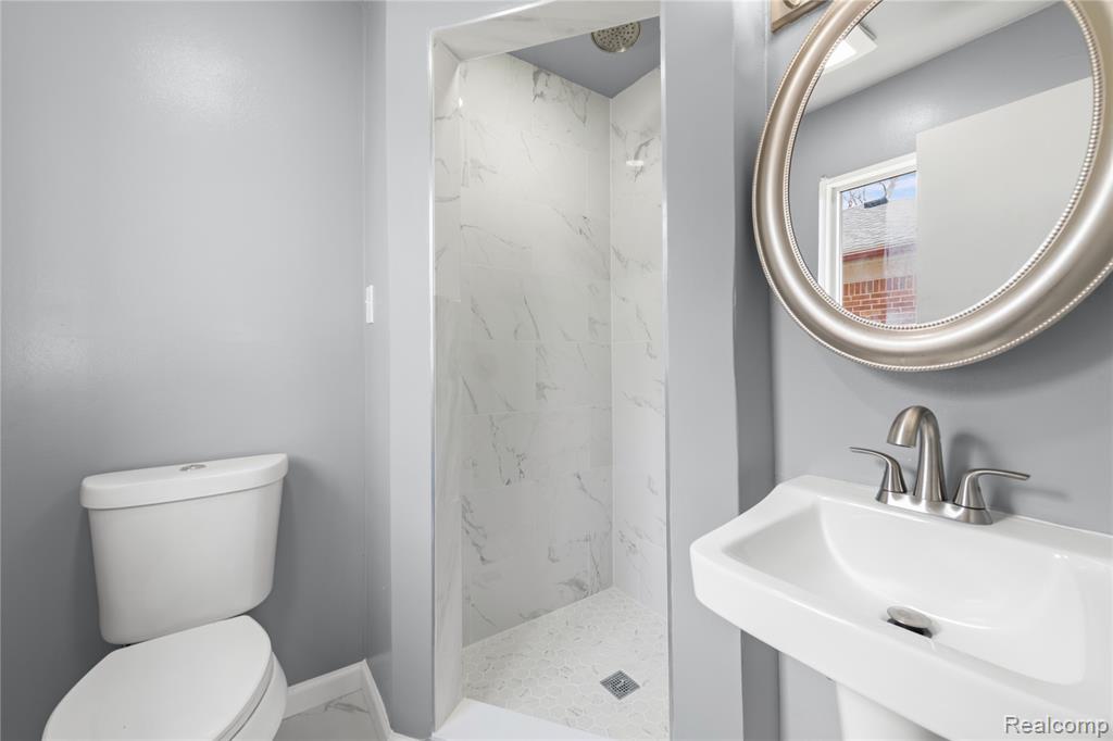 23701 Coyle Street, Oak Park, MI 48237 — Photo 24
