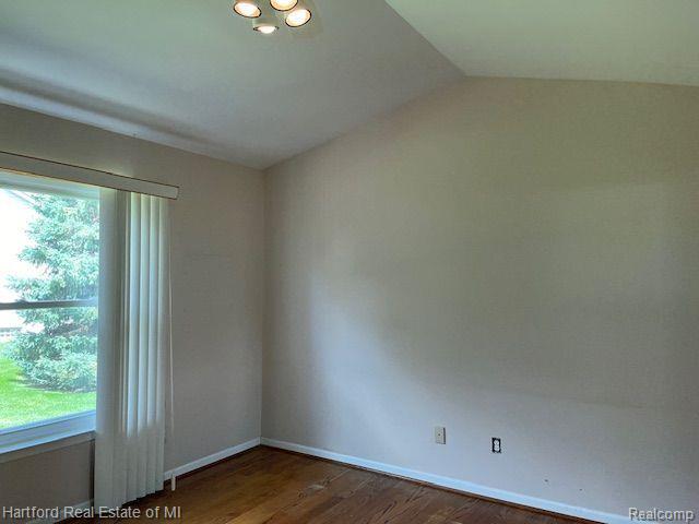 395 WOODVALE Drive, Walled Lake, MI 48390 — Photo 24