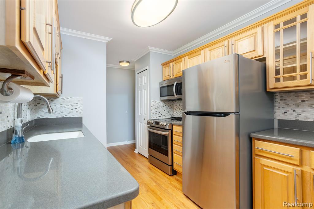 22213 PONDVIEW, 26, Novi, MI — Photo 8