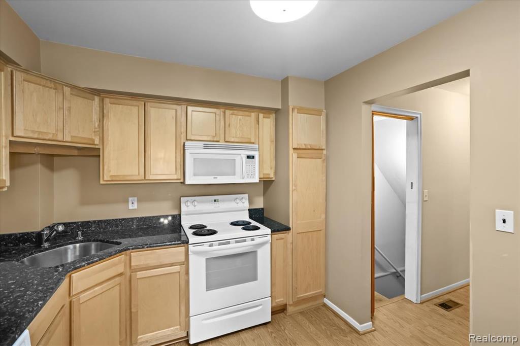 41715 Bedford Drive, Canton, MI 48187 — Photo 9
