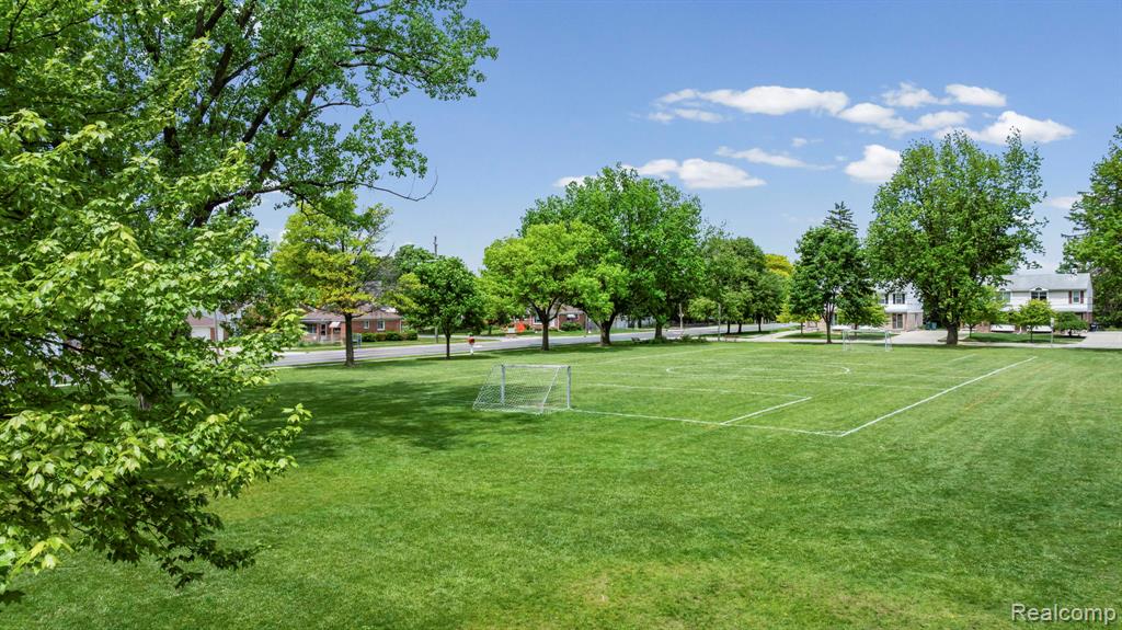 527 E Sunnybrook Drive, Royal Oak, MI 48073 — Photo 35