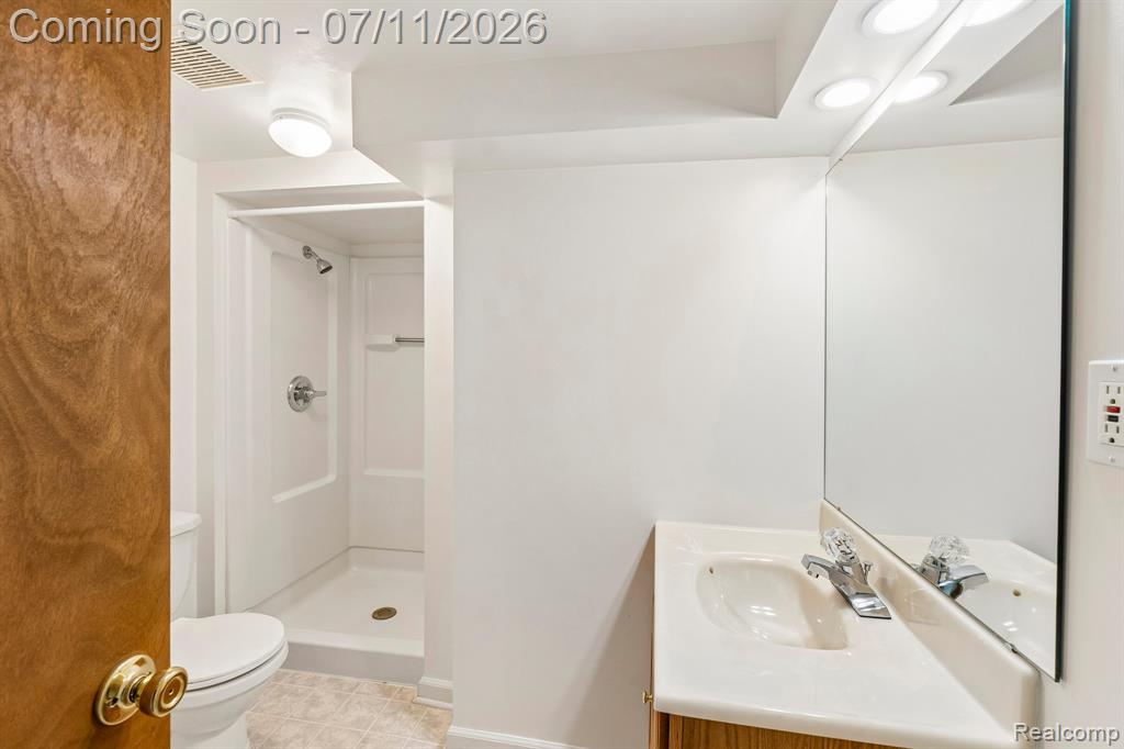 6105 Gilbert Lake Road, Bloomfield Hills, MI 48301 — Photo 36