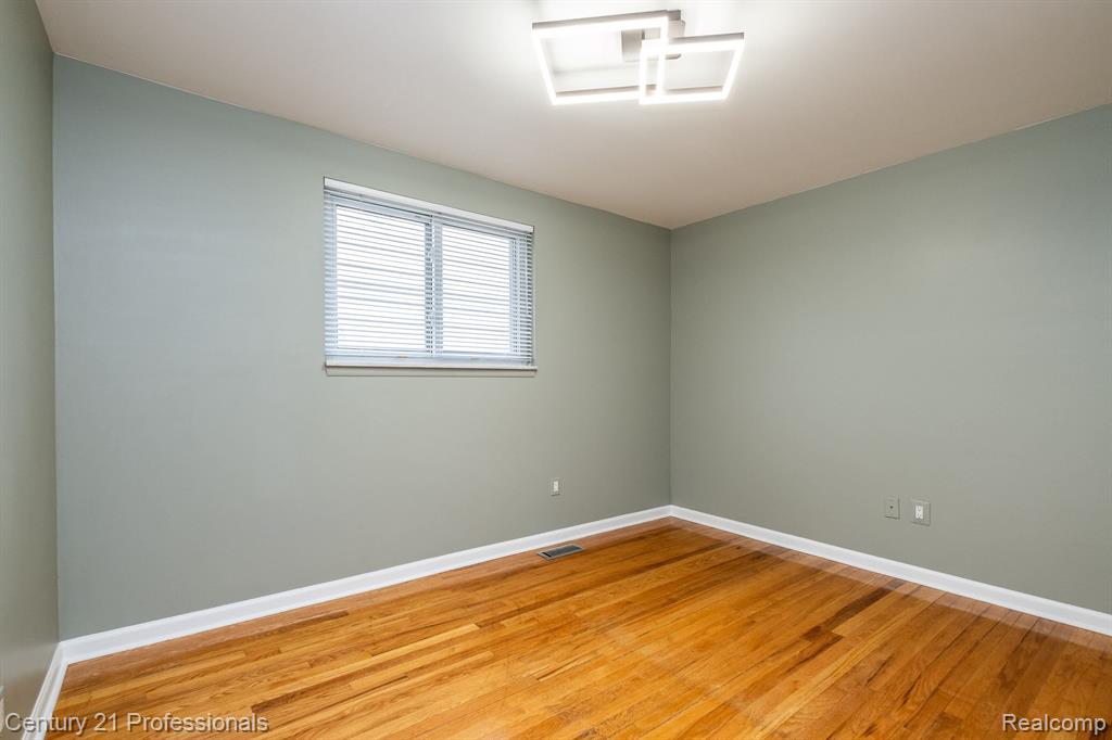 4256 BIEBER Drive, Sterling Heights, MI 48310 — Photo 25