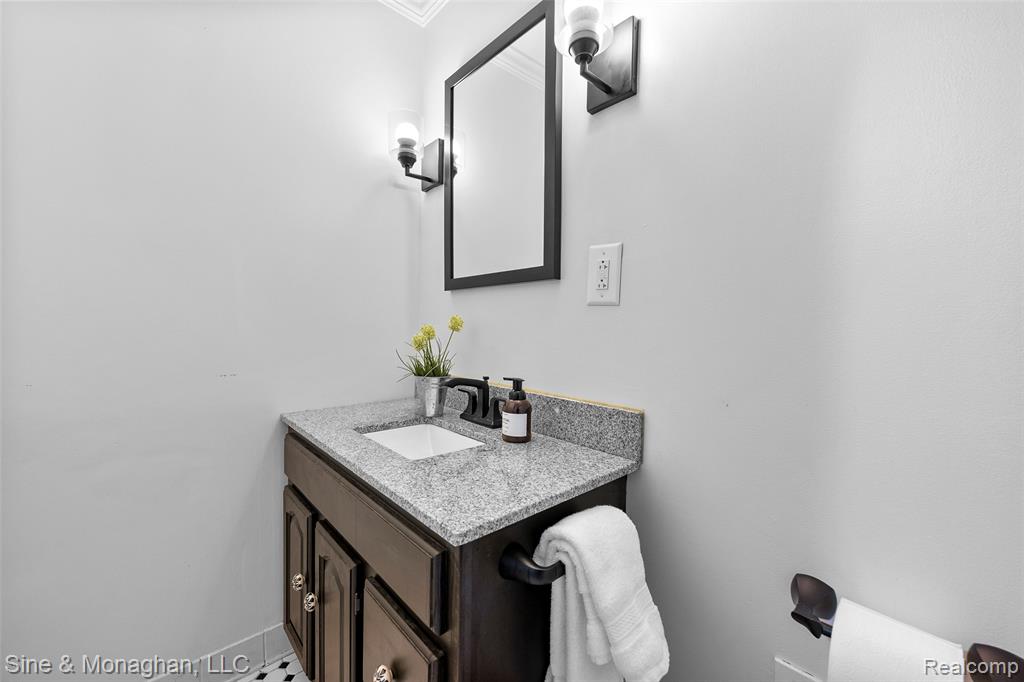 517 Forest Avenue N, Royal Oak, MI 48067 — Photo 21