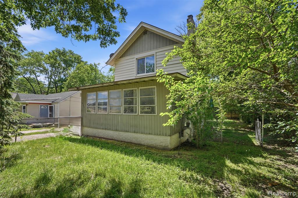 969 Myrtle Avenue, Waterford, MI 48328 — Photo 2