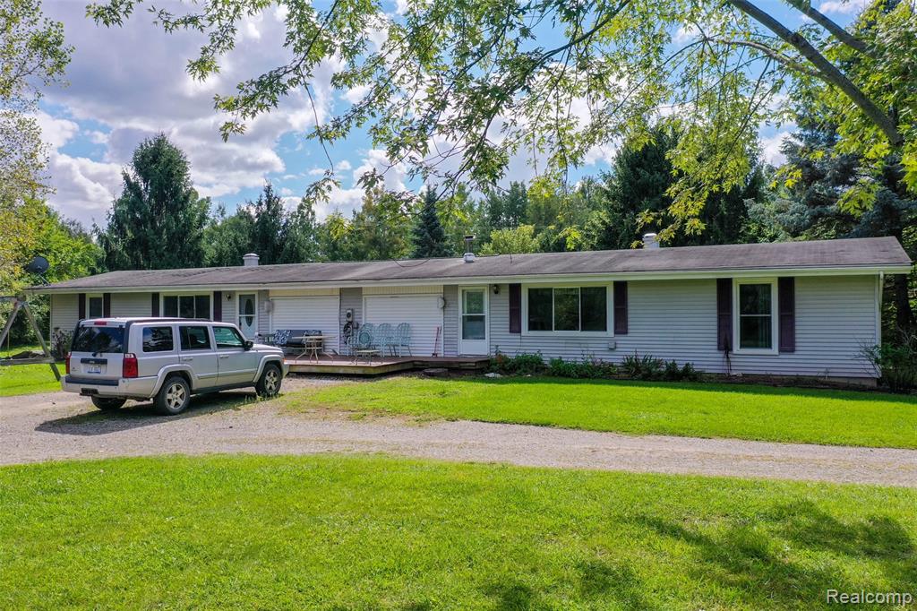 5920 CAMPBELL CORNERS Drive, Howell, MI 48855 — front exterior