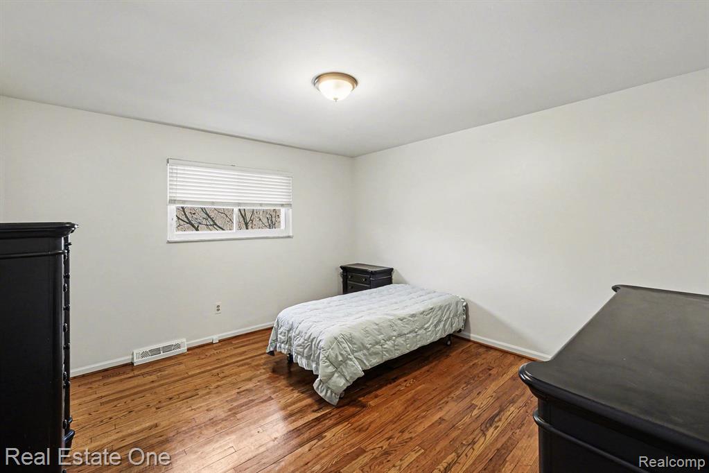 6605 Emerald Lake Drive, Troy, MI 48085 — Photo 12