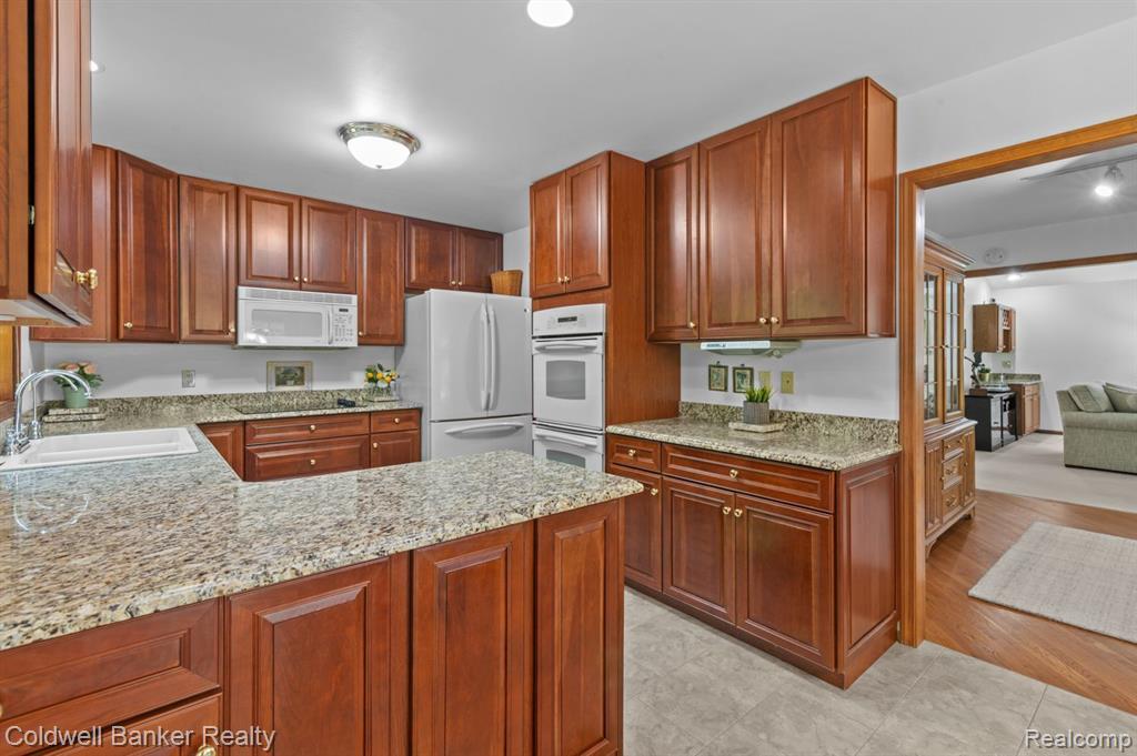 42012 PON MEADOW Drive, Northville, MI 48168 — Photo 5
