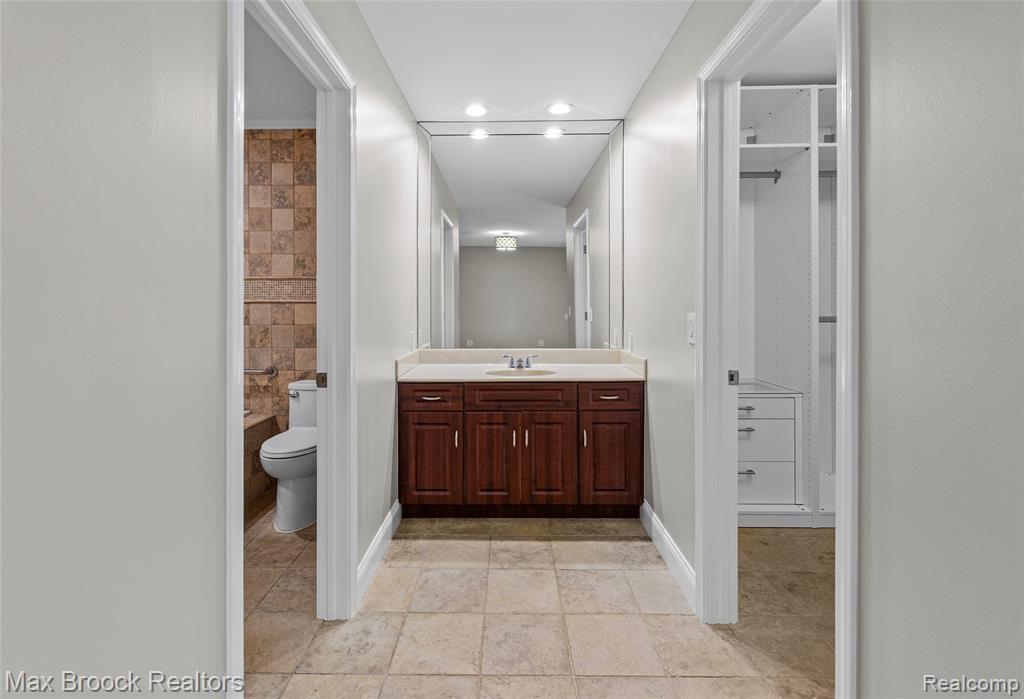 5163 Woodlands Drive, Bloomfield Hills, MI 48302 — Photo 18