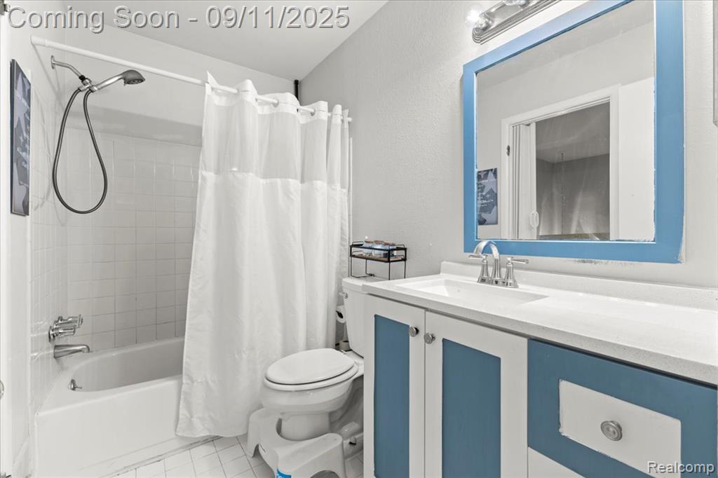 24851 Auburn Lane, Southfield, MI 48033 — Photo 24