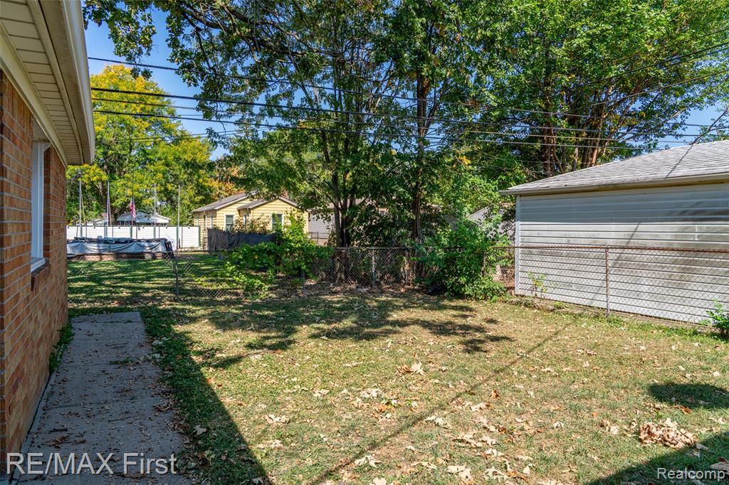 7257 State Park, Center Line, MI 48015 — Photo 6