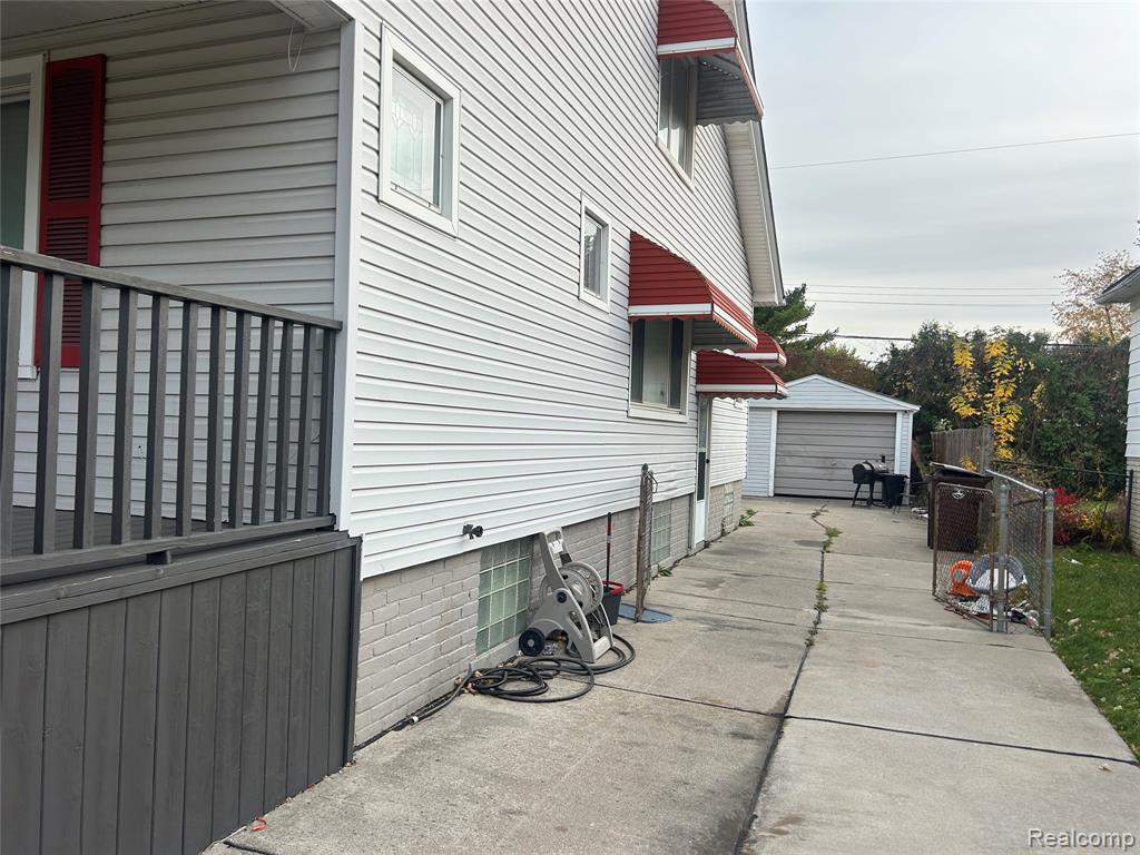 8054 Potomac, Center Line, MI 48015 — Photo 24