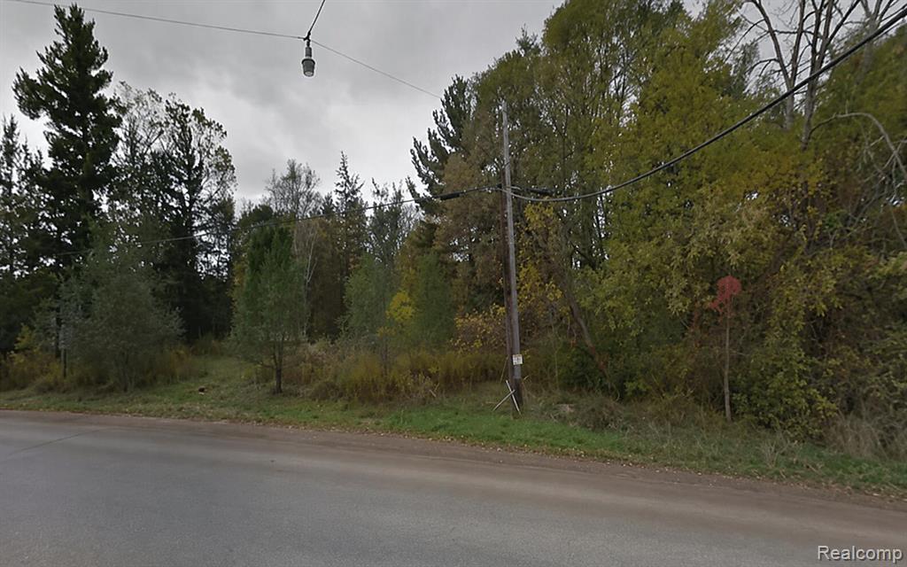 8983 Pontiac Lake Road, White Lake, MI