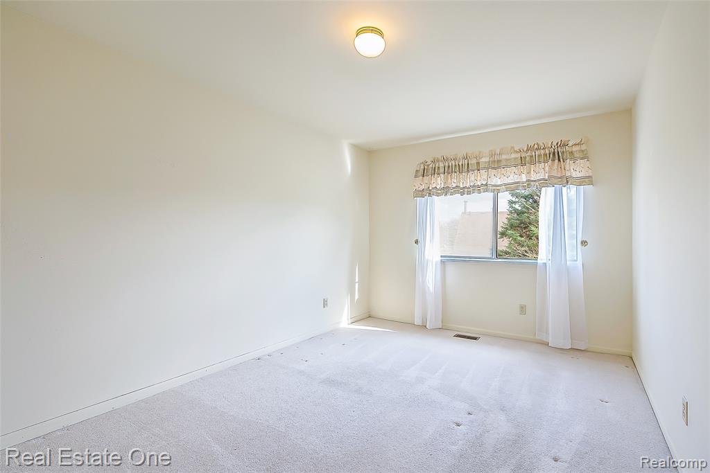 62360 Arlington Circle, 2, South Lyon, MI 48178 — Photo 16