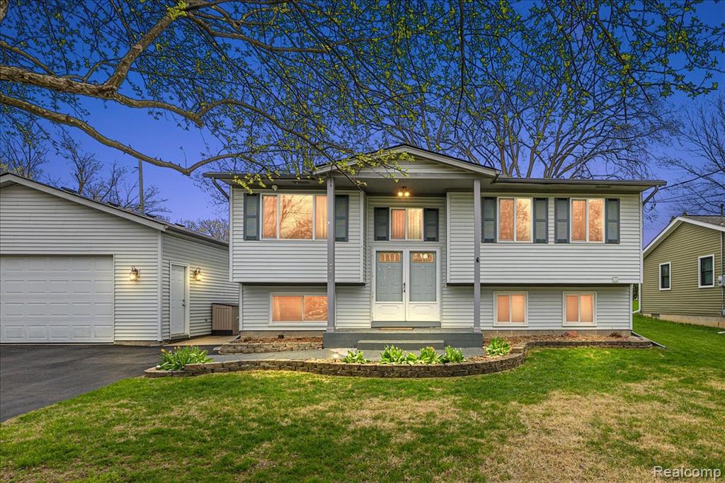 490 Glenn Court, Lake Orion, MI 48362 — front exterior