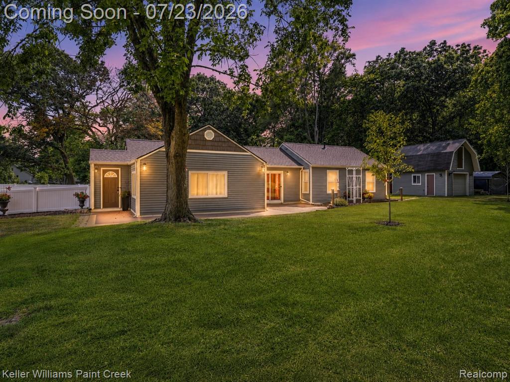 423 East Road, Holly, MI 48442 — front exterior