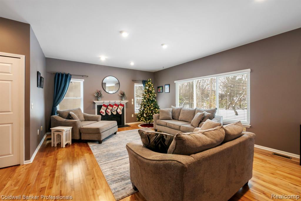 8525 Barrington Drive, Ypsilanti, MI 48198 — Photo 15