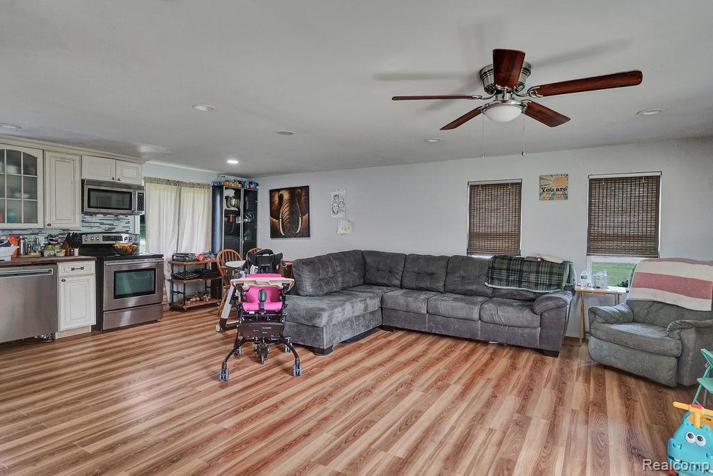 5607 Genesee Avenue, Otter Lake, MI 48464 — Photo 4