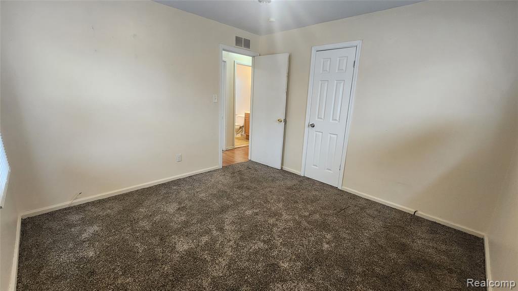 585 E Harwood Avenue, Madison Heights, MI 48071 — Photo 11