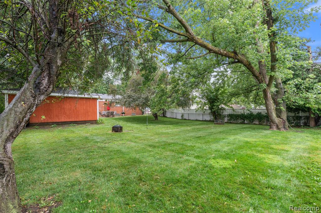 920 Elira Road, Waterford, MI 48328 — Photo 21