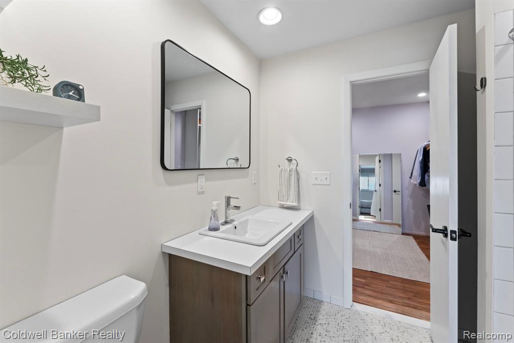 817 E Kirts Boulevard, Troy, MI 48084 — Photo 19