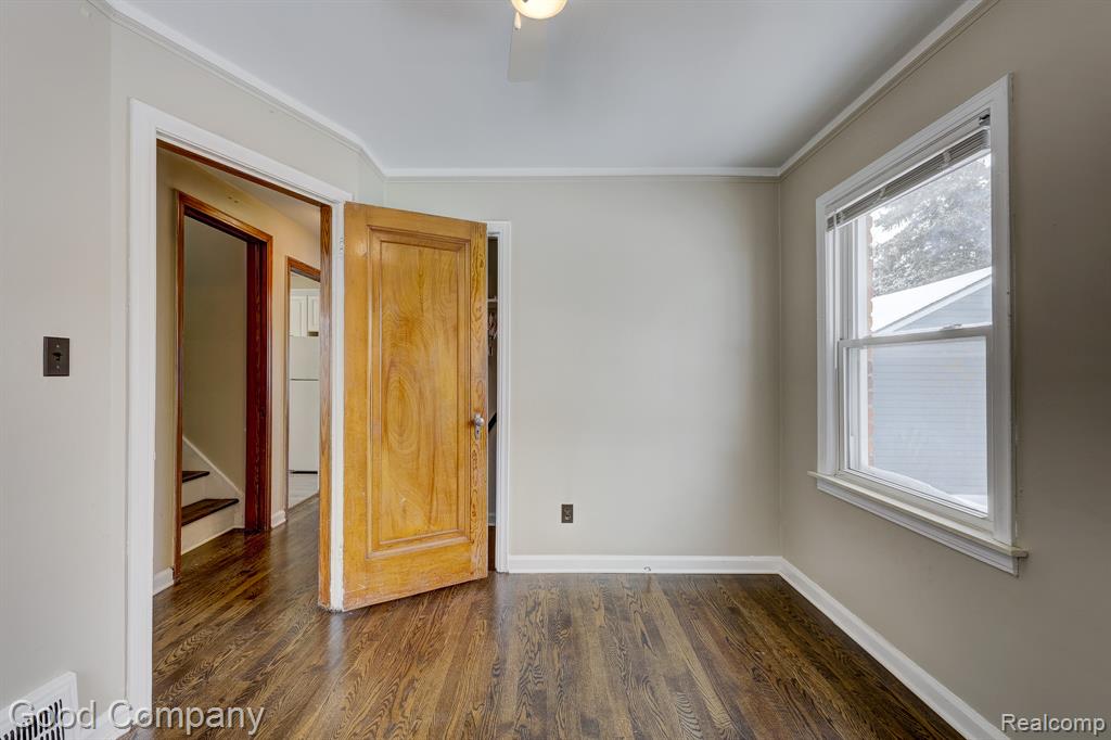 8460 Kenberton Drive, Oak Park, MI 48237 — Photo 27