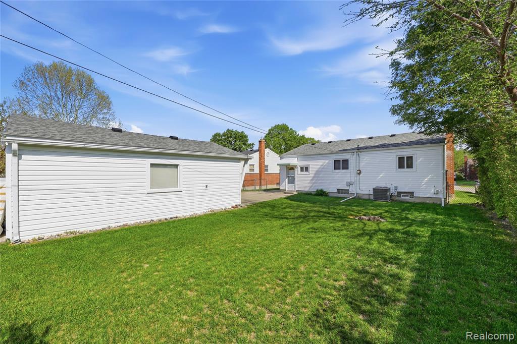 348 Sonia Avenue, Madison Heights, MI 48071 — Photo 29