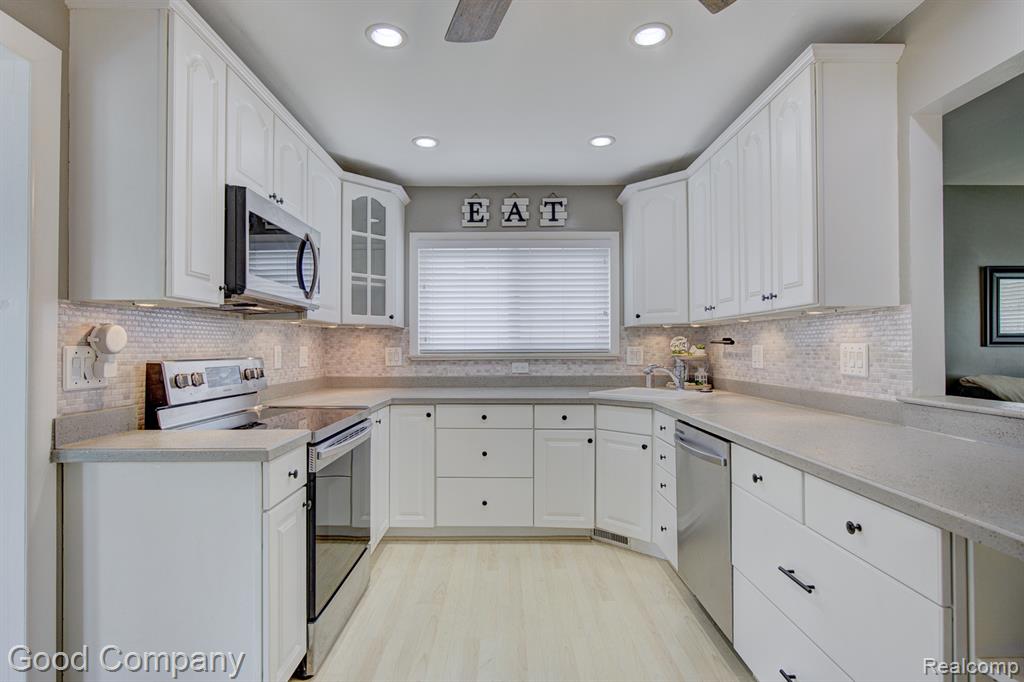 576 LANGLEY Boulevard, Clawson, MI — Photo 7