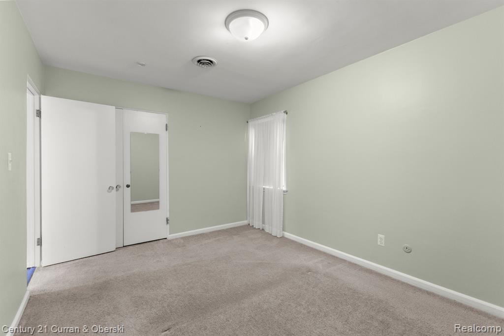 7244 FENTON Street, Dearborn Heights, MI 48127 — Photo 18