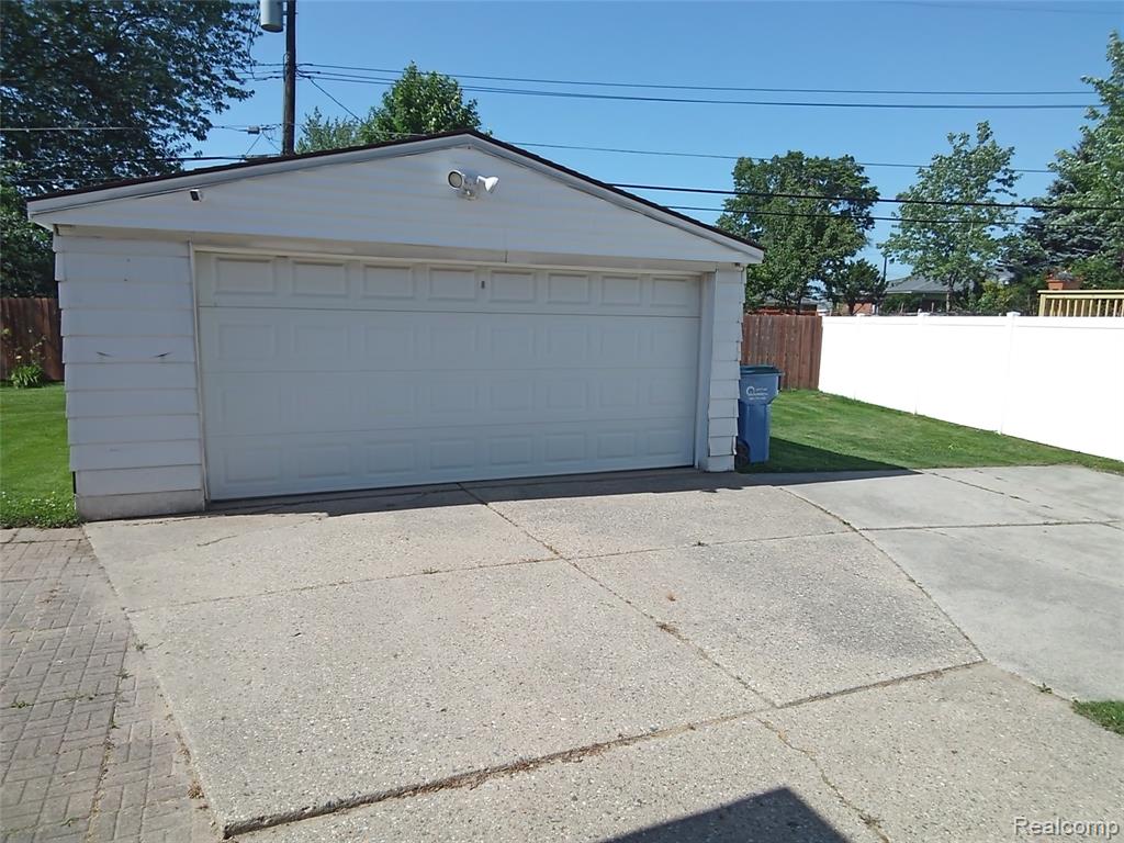 8283 Christine Street, Warren, MI 48093 — Photo 21