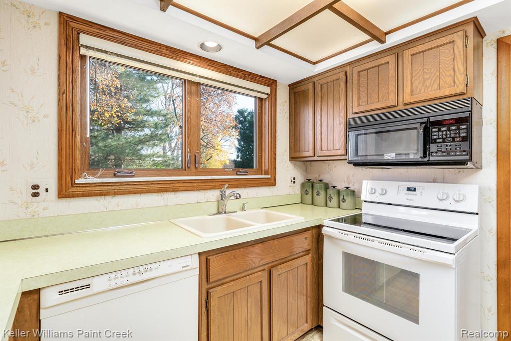 43344 Westview Drive, Sterling Heights, MI 48313 — Photo 18
