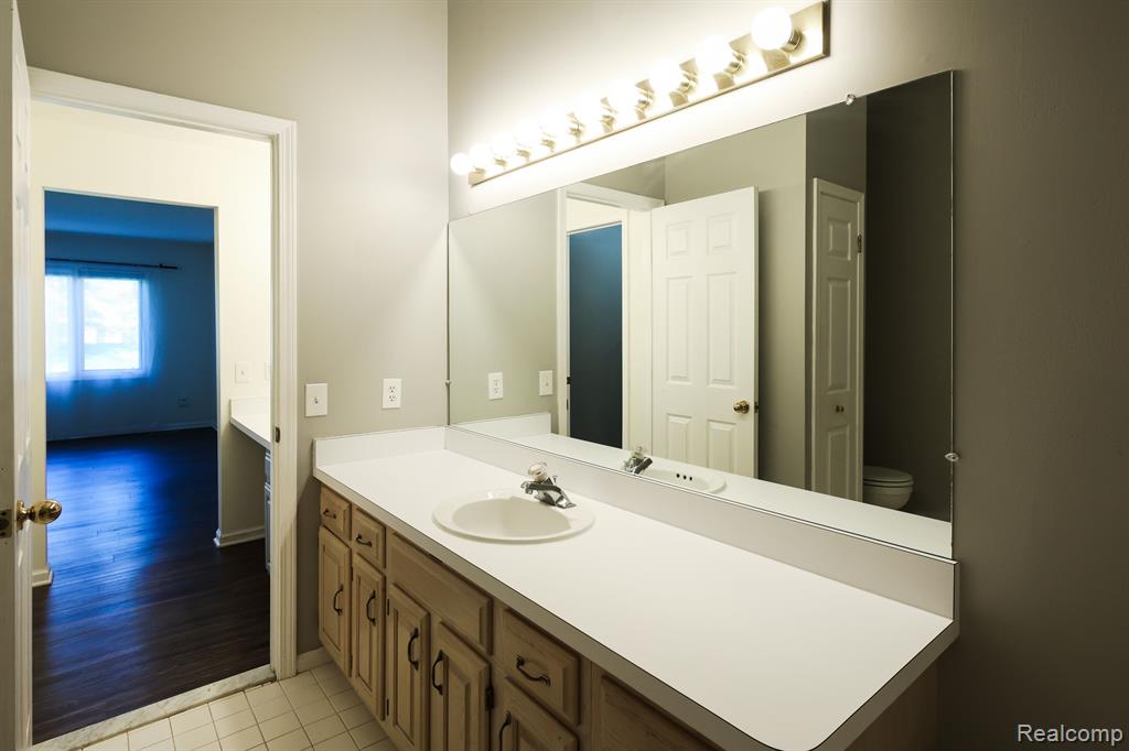 4908 FAIRWAYS Drive, Brighton, MI 48116 — Photo 18