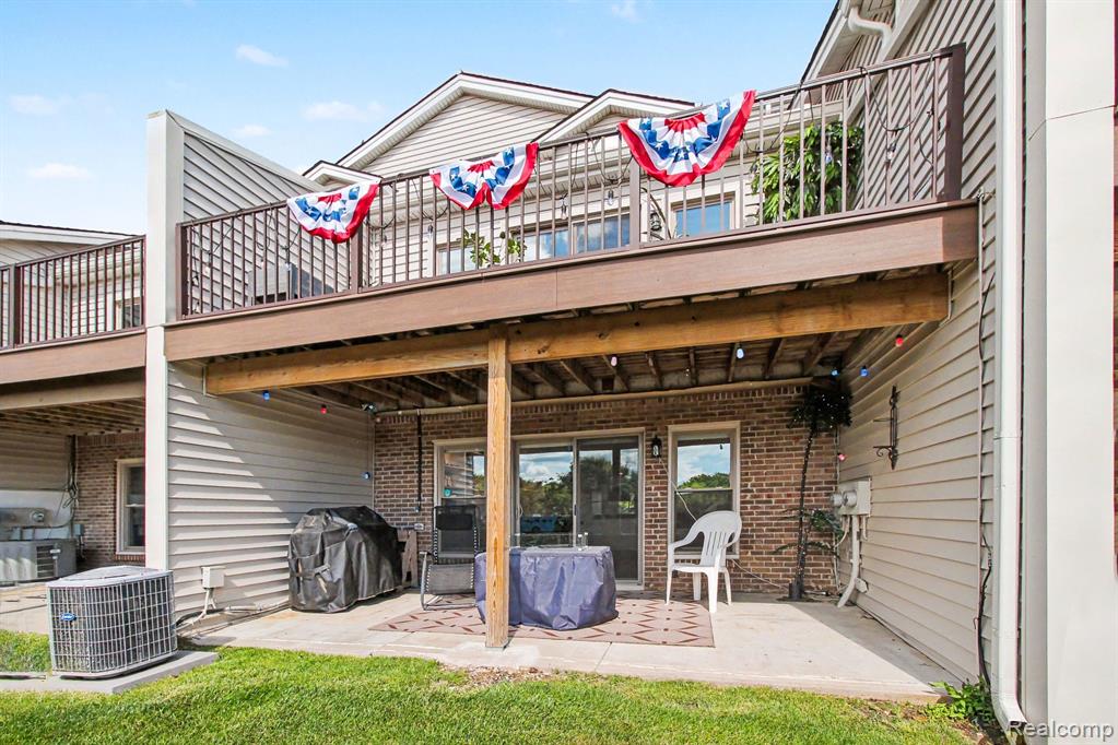 678 Summit Ridge Drive, Milford, MI 48381 — Photo 2
