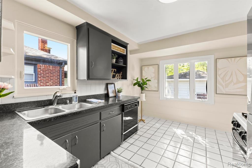 407 Jeffrey Avenue, Royal Oak, MI 48073 — Photo 9