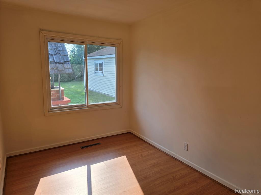 535 Lytle Place, Garden City, MI — Photo 26