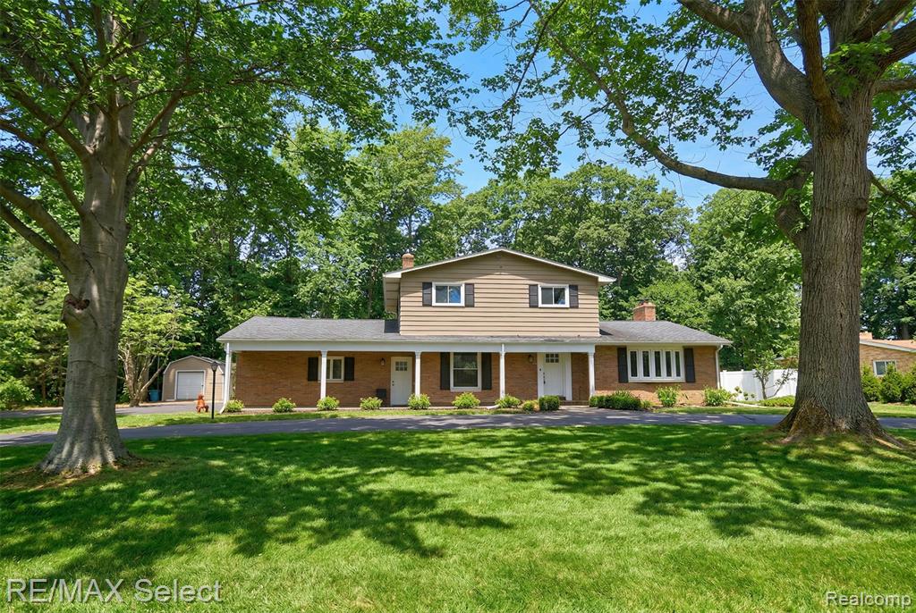 5401 S Sycamore Drive, Burton, MI 48509 — Photo 2