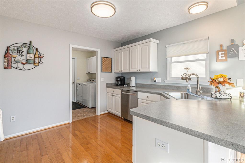 2574 KERRIA Drive, Howell, MI 48855 — Photo 13